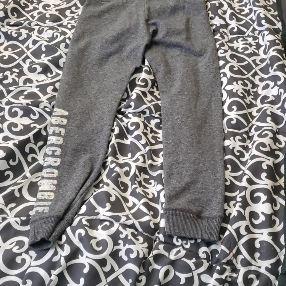 Girls size 9/10 Abercrombie fleece joggers
